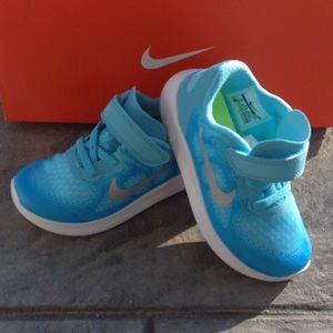 Nike Shoes - Brand new girls Nike free sneakers. Nike Shoes - Brand new girls Nike free sneakers.